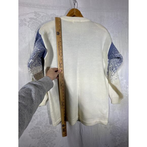 Vintage Sweater Large Blue Cream 3D Snowflakes Sleigh Trees Long Lucia Petites - Picture 14 of 14